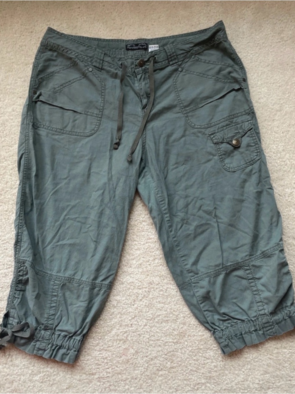 Casual Olive Green Women’s Cargo Capris